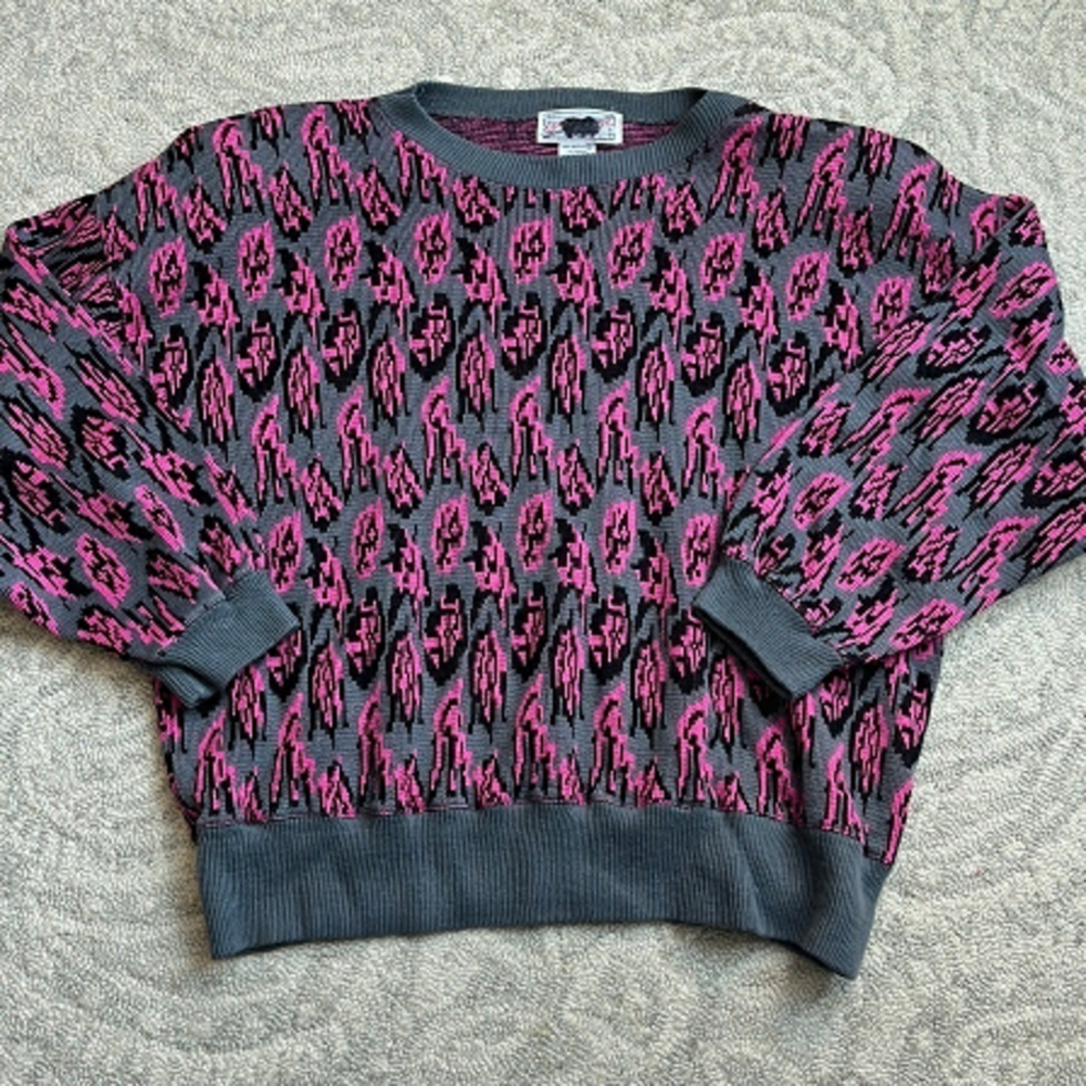 Woman’s vintage sweater medium
